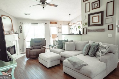 MOTIVATED SELLER! ALL OFFERS CONSIDERED! Welcome home to this - photo 4