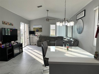 Welcome to this beautiful Grand Palms Golf Community! A spacious - photo 4