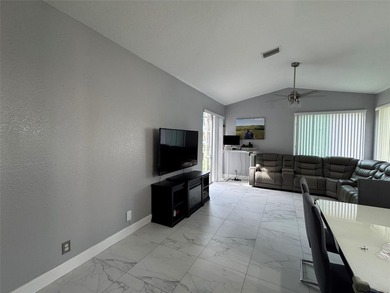 Welcome to this beautiful Grand Palms Golf Community! A spacious - photo 5