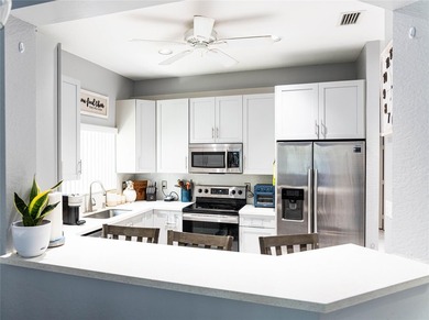 Welcome to this beautiful Grand Palms Golf Community! A spacious - photo 7
