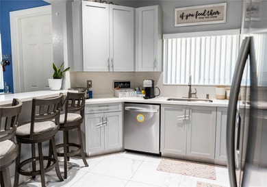 Welcome to this beautiful Grand Palms Golf Community! A spacious - photo 8