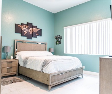Welcome to this beautiful Grand Palms Golf Community! A spacious - photo 10