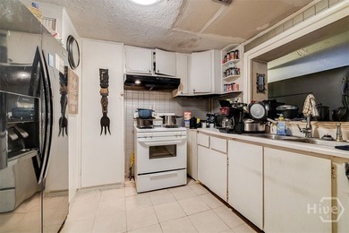 This 1950s ranch bungalow offers four bedrooms and two full - photo 7