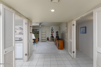 Spacious and beautifully remodeled 2-bedroom, 2-bath townhouse - photo 9