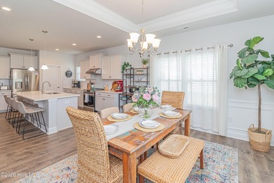 Beautifully maintained and better than new, this stunning - photo 12