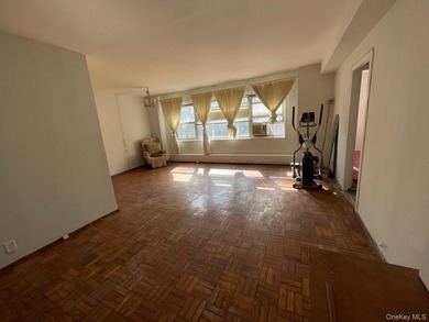 This cooperative unit apartment offers breathtaking views of the - photo 2
