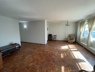 This cooperative unit apartment offers breathtaking views of the - photo 3