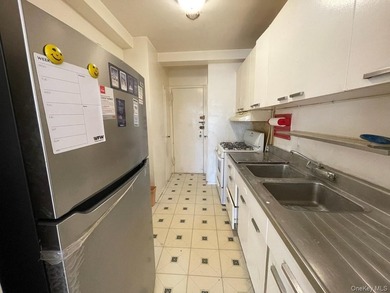 This cooperative unit apartment offers breathtaking views of the - photo 4