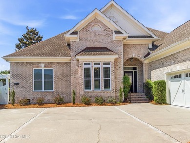 Welcome Home to this beautiful, 3 bedroom, 3 bath home located - photo 5