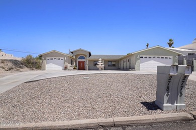 Tucked into a central Lake Havasu location, this truly - photo 1