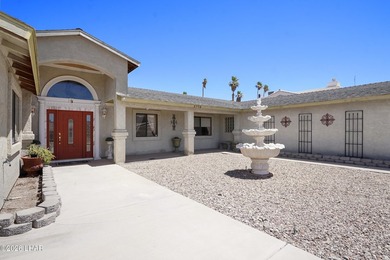 Tucked into a central Lake Havasu location, this truly - photo 4