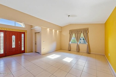 Tucked into a central Lake Havasu location, this truly - photo 10