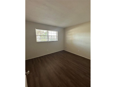 Move-in ready in a riverfront community with low condo fees, a - photo 11