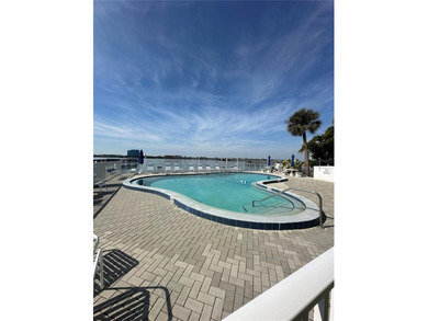 Move-in ready in a riverfront community with low condo fees, a - photo 15