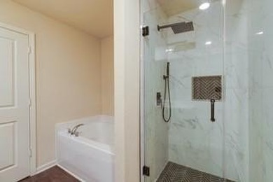Discover this beautifully maintained four-bedroom, 2.5-bathroom - photo 18