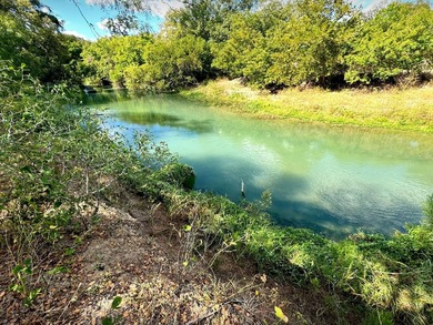 HALF-MILE RIVER FRONTAGE. Discover one of the most exceptional - photo 20