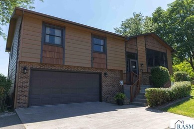 Spacious Split-Level Home on Over Half an Acre in Elysian! - photo 2