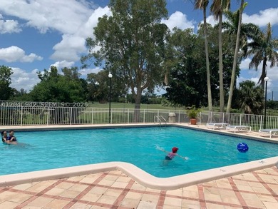Great corner unit with 2 bedrooms and 2 bathrooms, featuring - photo 7