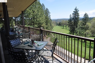 A picturesque scene with a sense of tranquility. This golf