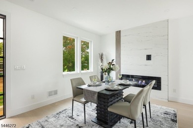 COMMUTER'S DREAM EXQUISITE NEW EAST FACING CONTEMPORARY MODERN - photo 7