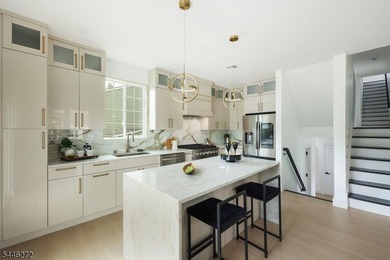 COMMUTER'S DREAM EXQUISITE NEW EAST FACING CONTEMPORARY MODERN - photo 10