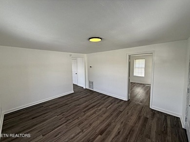 Beautifully remodeled ranch home located in the heart of - photo 5