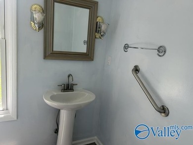 Location-Location 3/4 bedroom home, 5 baths (2-full, 1-3/4 - photo 17