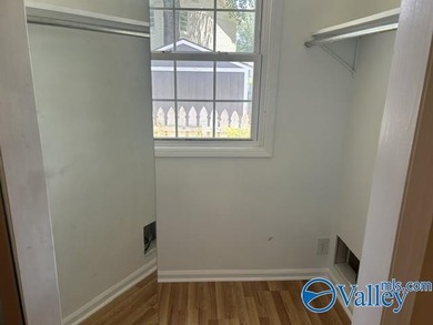 Location-Location 3/4 bedroom home, 5 baths (2-full, 1-3/4 - photo 19