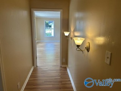 Location-Location 3/4 bedroom home, 5 baths (2-full, 1-3/4 - photo 20