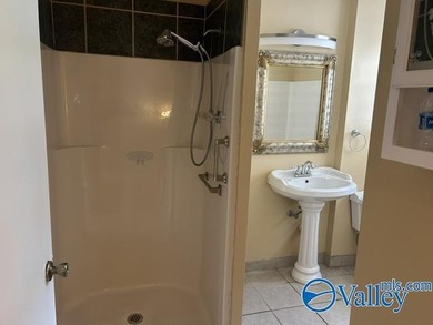 Location-Location 3/4 bedroom home, 5 baths (2-full, 1-3/4 - photo 21