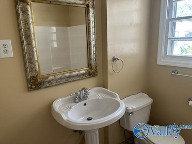 Location-Location 3/4 bedroom home, 5 baths (2-full, 1-3/4 - photo 22