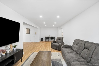 Beautiful 2 Bedroom Unit located on the 1st Floor of Cambridge - photo 6