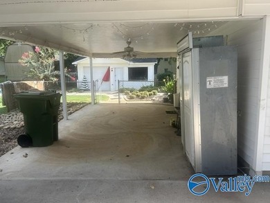 Location-Location 3/4 bedroom home, 5 baths (2-full, 1-3/4 - photo 34