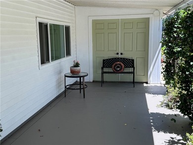 Beautiful Pond-View Home just feet away from the golf course!! - photo 5