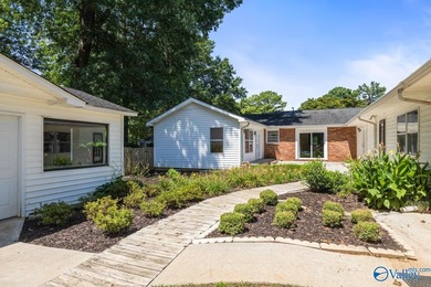 Location-Location 3/4 bedroom home, 5 baths (2-full, 1-3/4 - photo 40