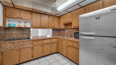 Beautiful 1 bedroom, 1 bath condo located in a desirable 55+ - photo 4