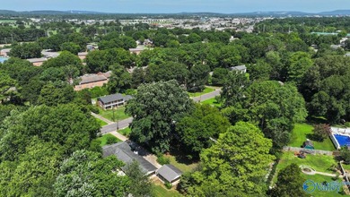 Location-Location 3/4 bedroom home, 5 baths (2-full, 1-3/4 - photo 45