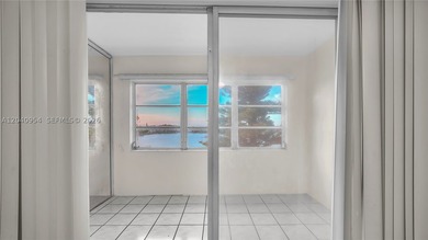 Beautiful 1 bedroom, 1 bath condo located in a desirable 55+ - photo 9