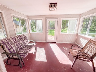 Charming 3-bedroom, 1-bath home just minutes from beautiful - photo 2