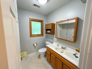 Charming 3-bedroom, 1-bath home just minutes from beautiful - photo 9