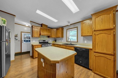 Welcome to this well maintained 3-bedroom, 2-bath home located - photo 4