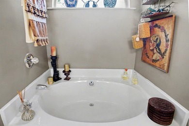 Beautiful 3 bedroom, 2 full bath home in Ashton Glenn, a quiet - photo 19