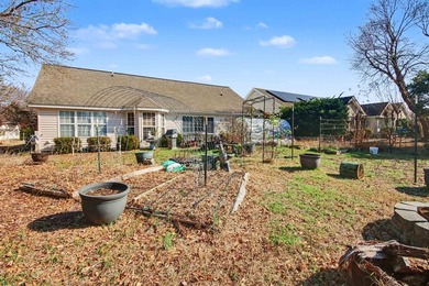 Beautiful 3 bedroom, 2 full bath home in Ashton Glenn, a quiet - photo 28