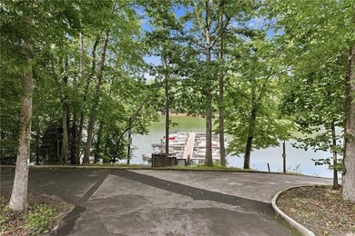 Welcome to lakeside living on Lake Lanier in the sought-after - photo 36