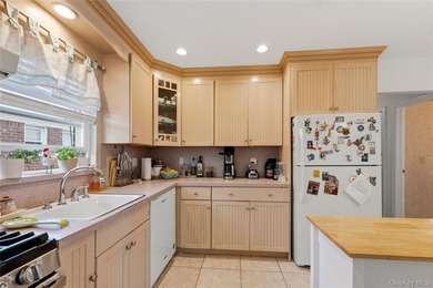 Spacious and well-maintained legal two-family home located in - photo 4