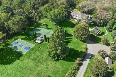 This South of the Highway estate has everything in place for a - photo 1