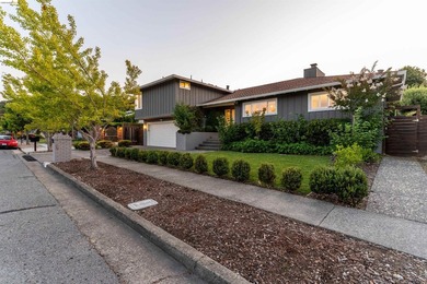 Nestled within the prestigious Peacock Gap neighborhood, 127 - photo 4