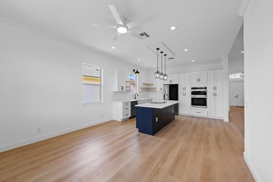 Welcome to Venetian Isles, a gated 55+ active lifestyle - photo 6