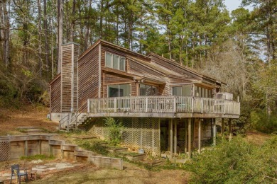 Lake Home For Sale in Hattiesburg, Mississippi