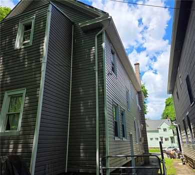 Turnkey investor's dream or perfect owner-occupant opportunity - photo 11